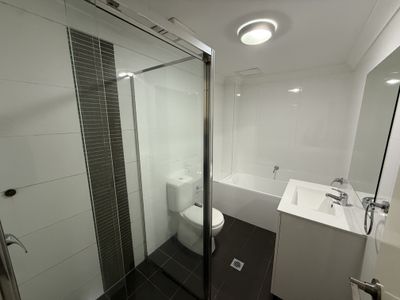8 / 2 Dressler Court, Holroyd
