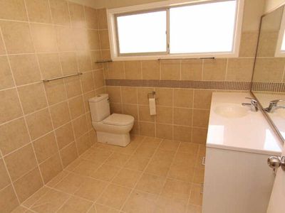 25 The Lakes Way, Forster