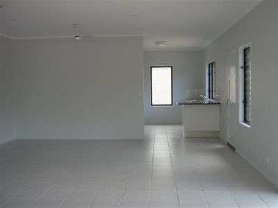 2 / 40 Walker, Cooktown