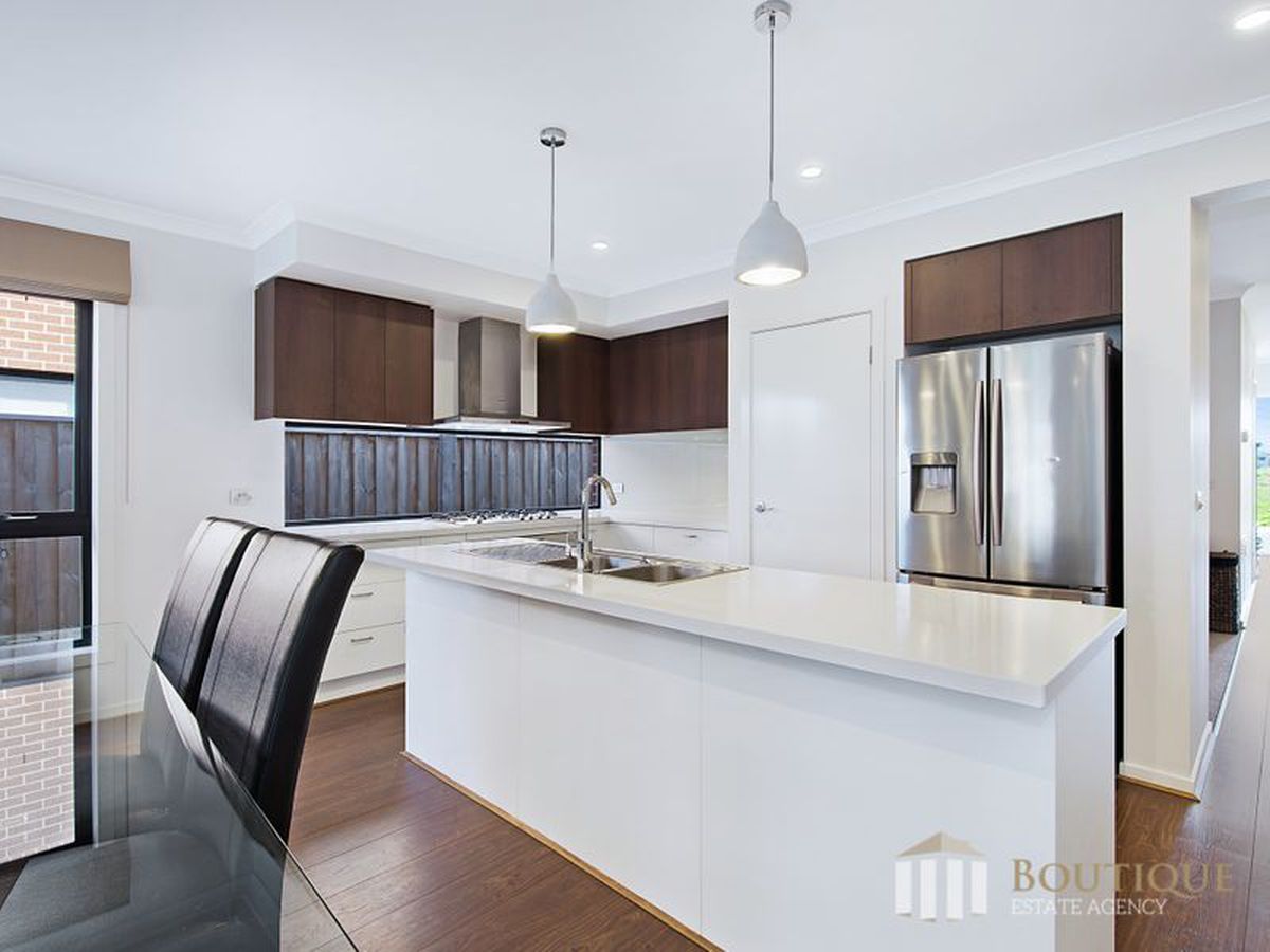 28 Wheelers Park Drive, Cranbourne North