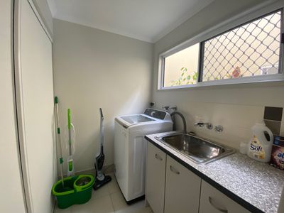 5B Kinross Court, Kawungan