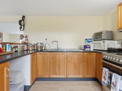 18 Crichton Road, Mount Seymour