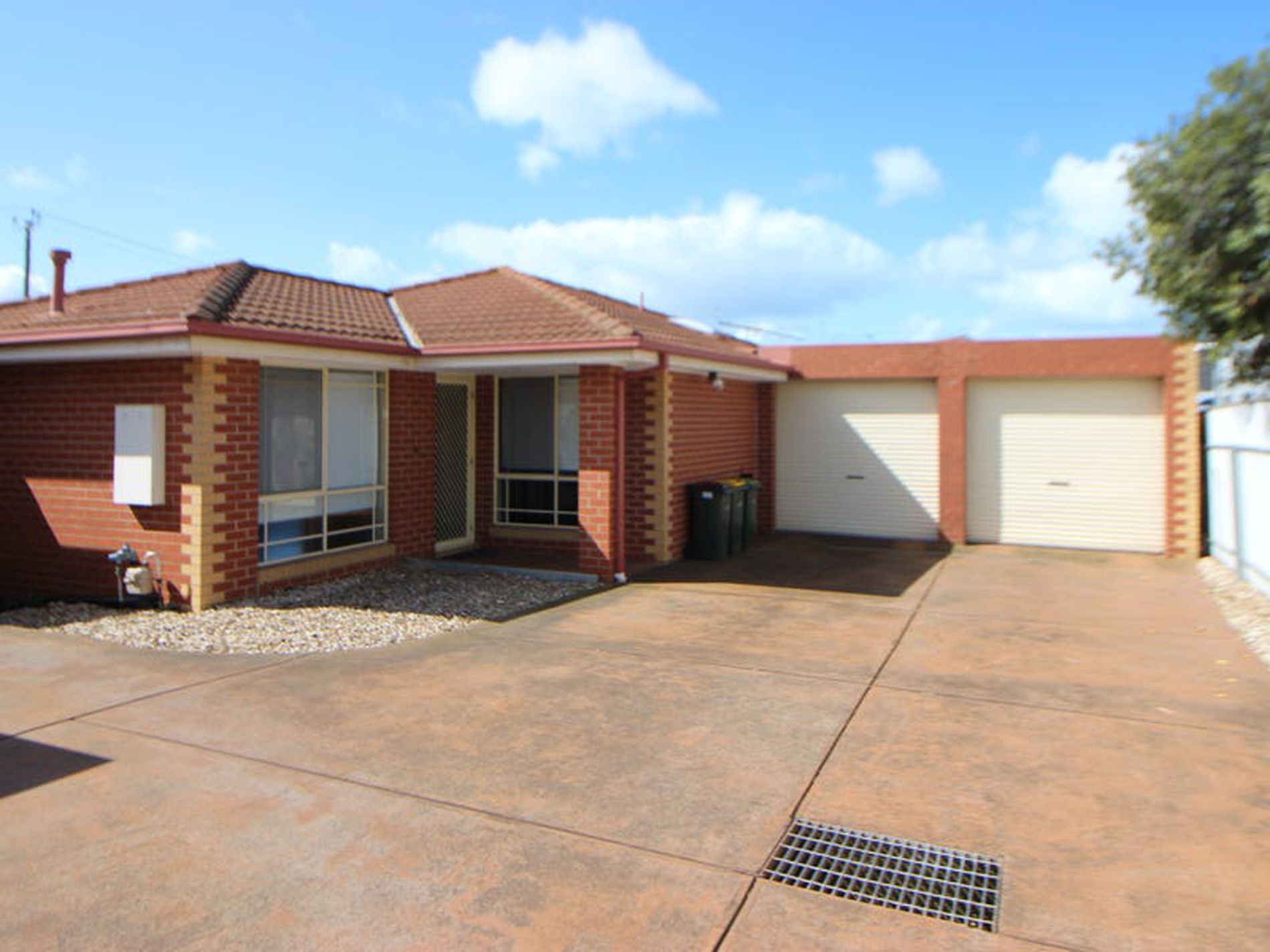 2 / 1 Narebar Street, Bell Park