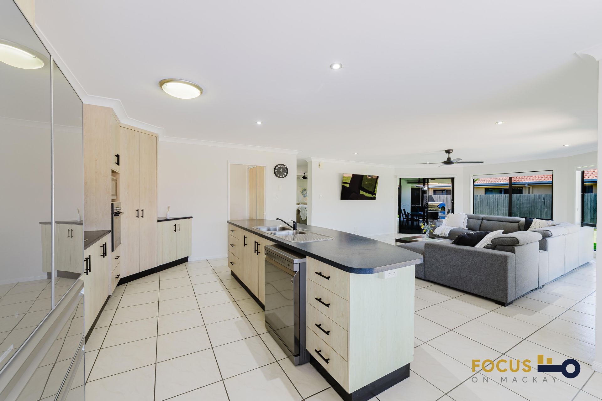 15 Centennial Drive, Glenella