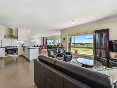 21 LAKESIDE DRIVE, Beachport