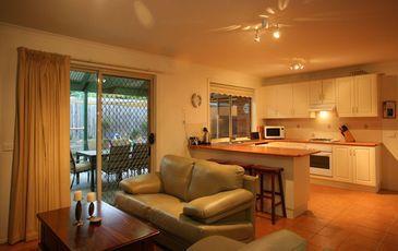 6 Hampton Court, Beaconsfield