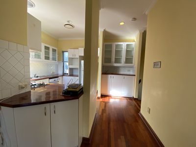 2 / 9 Lockhart Street, Como