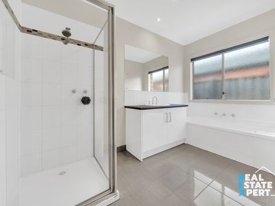 20 Starlight Rise, Cranbourne East