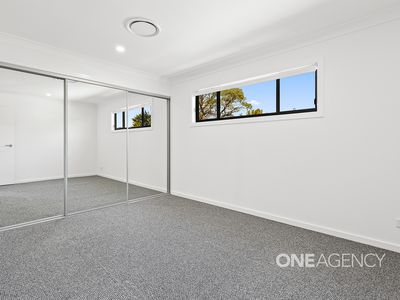4 / 8 Fraser Crescent, Albion Park