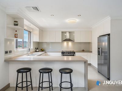 2 Drummoyne Crescent, St Johns Park