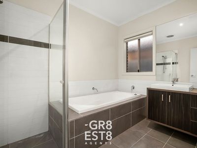 48 Heather Grove, Cranbourne East