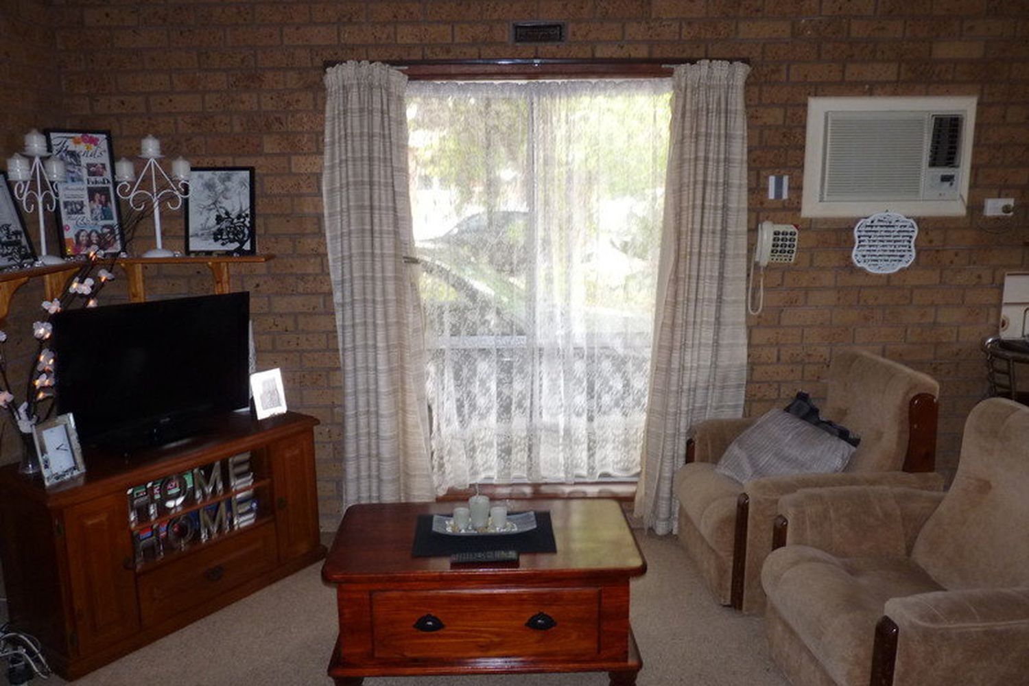 1 / 8 Robinson Street, Horsham