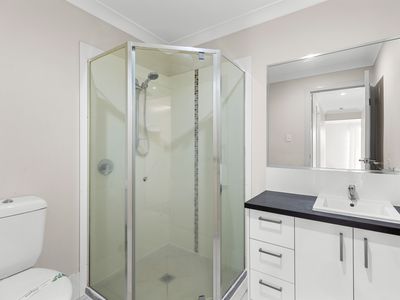 2/274 Long Street, South Toowoomba