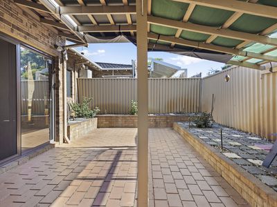 2 / 26 Earlston Way, Booragoon