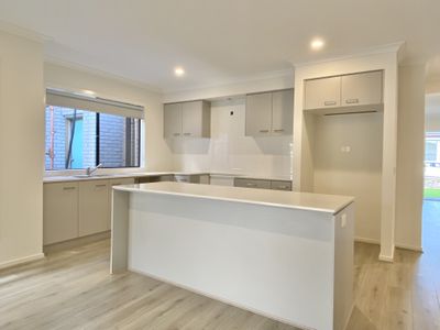 16 Gelantipy Drive, Truganina