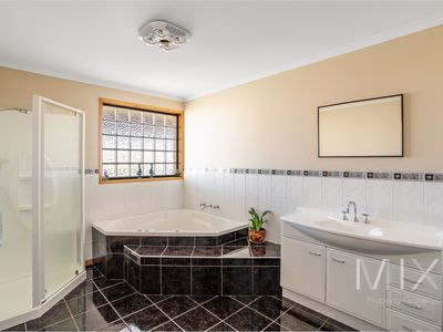 4 Dylan Street, Brighton