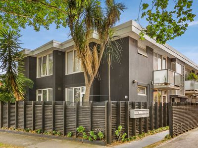 7 / 2 Pozieres Avenue, Elwood