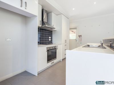 2 / 40 Playne, Heathcote