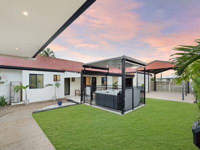 1 Saint Helens Drive, Mount Louisa
