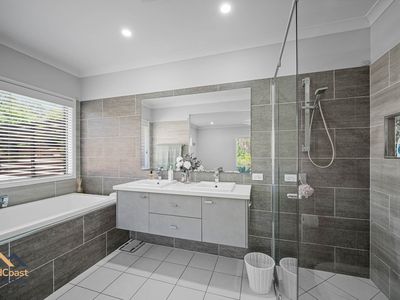 8 Brumby Close, Hallidays Point