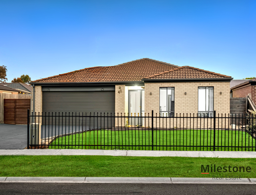 Stylish & Spacious Family Oasis: Your Dream Home Awaits!