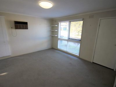 2 / 1 Holyrood Avenue, Newtown