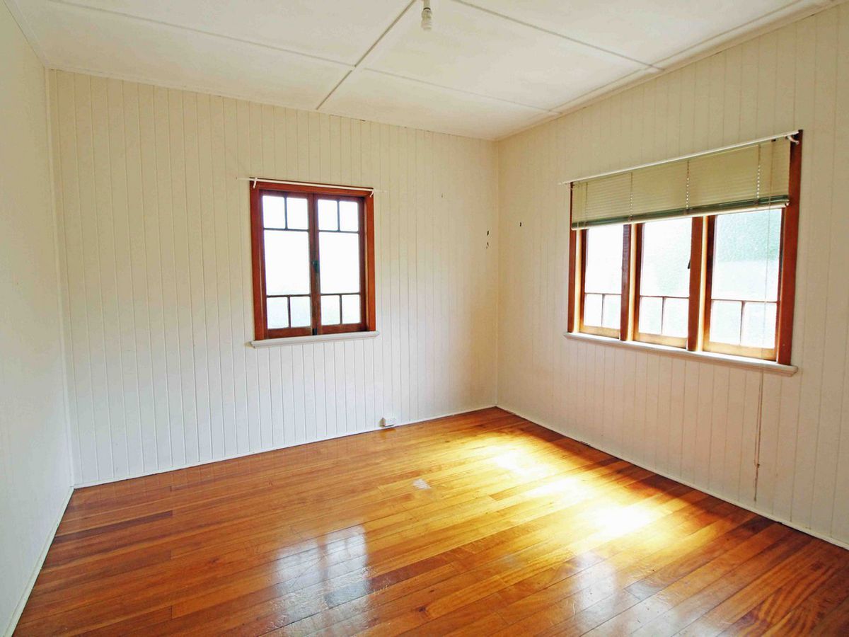 44 WEAVER STREET, Atherton