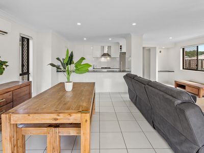 183 Dixon Drive, Coomera