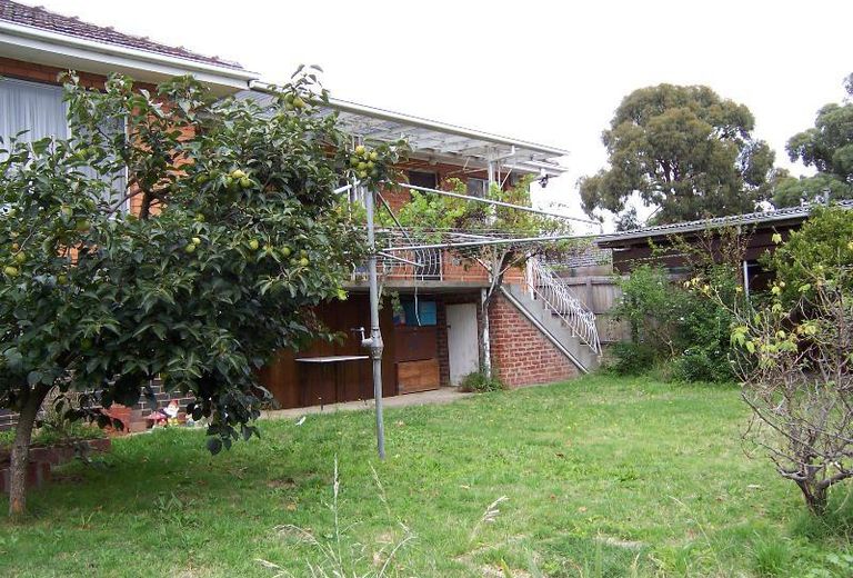 67 Essex Road, Mount Waverley