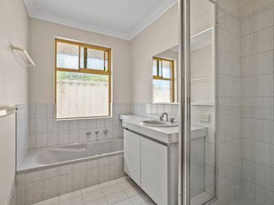 16 Frigate Close, Waikiki