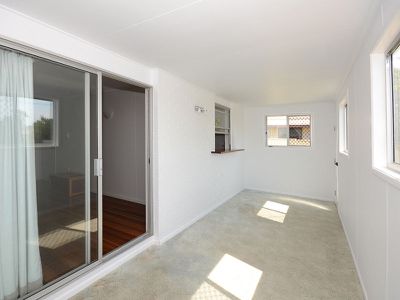 42 BIDEFORD STREET, Torquay