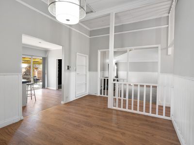 208 Piccadilly Street, Piccadilly