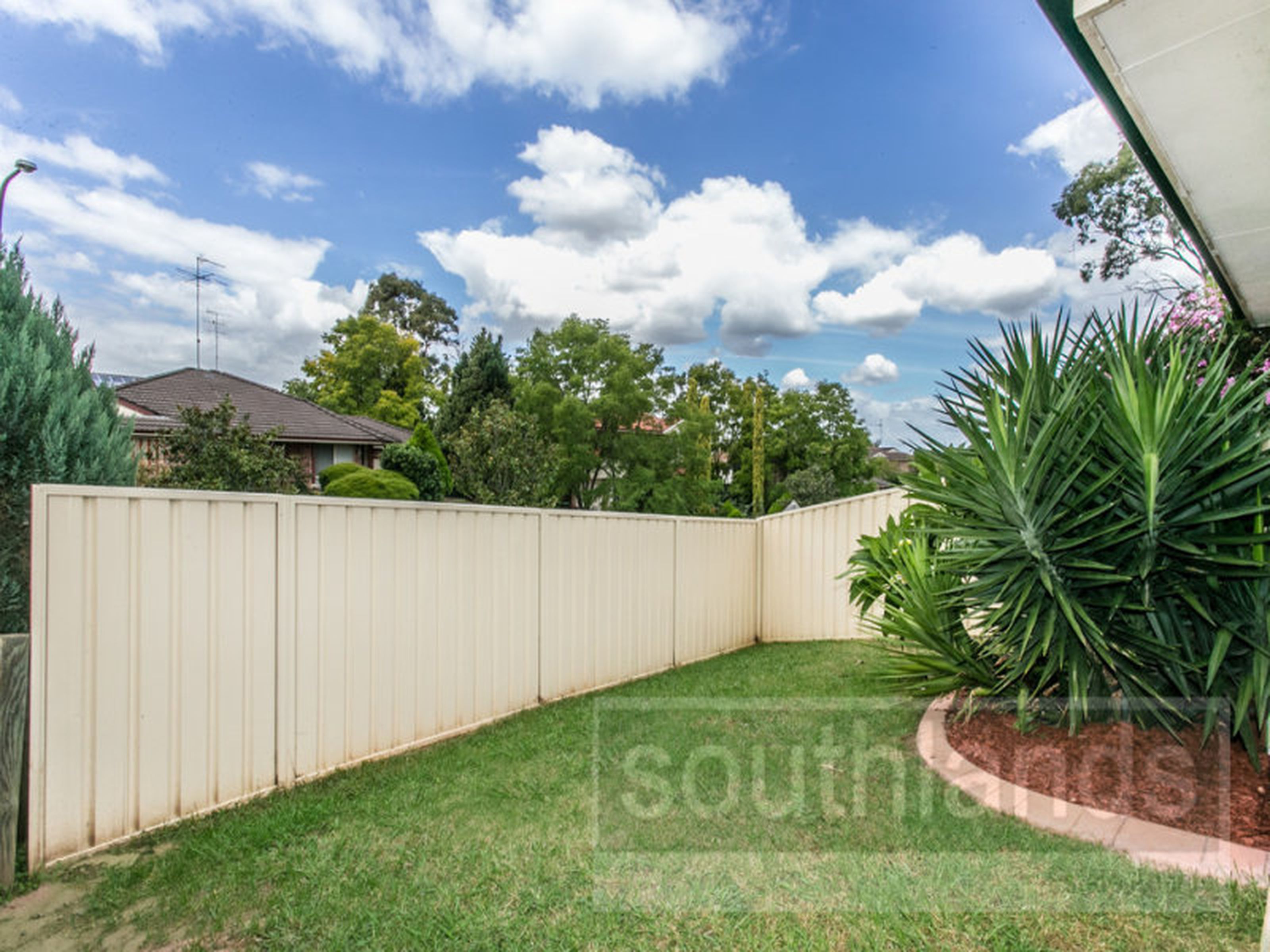 2 / 1 Barron Field Drive, GLENMORE PARK