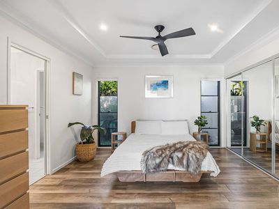 6 Melos Place, Parrearra