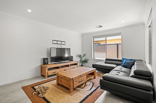 19 Calamocha Way, Piara Waters