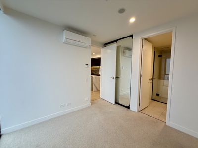 6512 / 138 Spencer Street, Melbourne