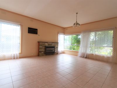 18 Madeleine Road, Clayton