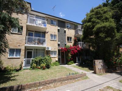 3 / 4 Barber Avenue, Eastlakes