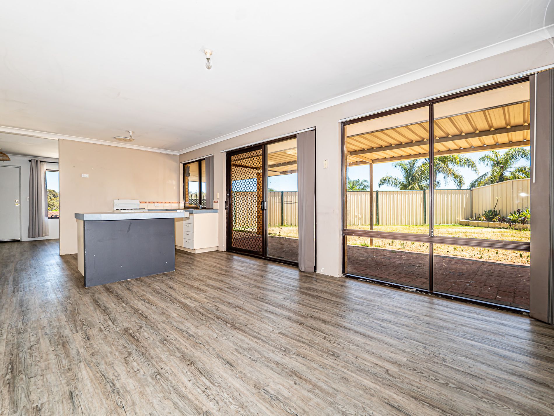 11 McNairn Cross, Leda