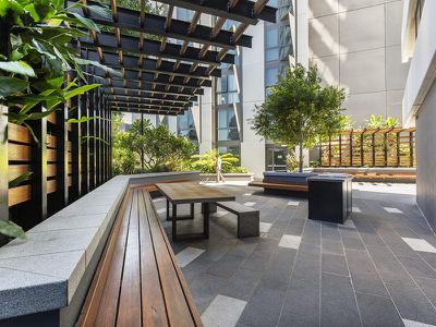 30808 / 300 Old Cleveland Road, Coorparoo