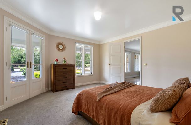 8 Pine Grove, Mickleham