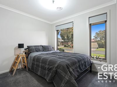 16 Crowe Avenue, Cranbourne West