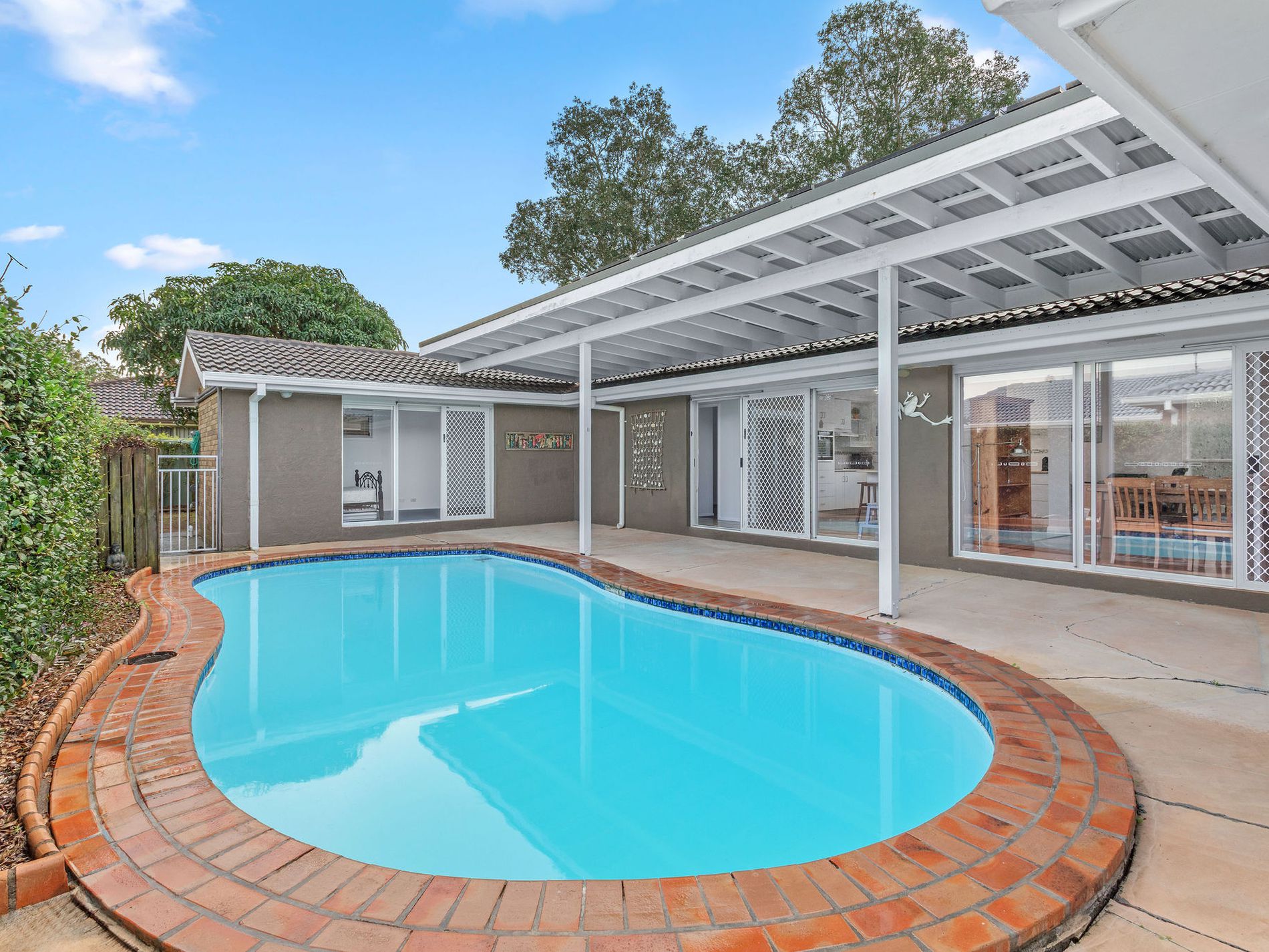 19 King George Parade, Forster