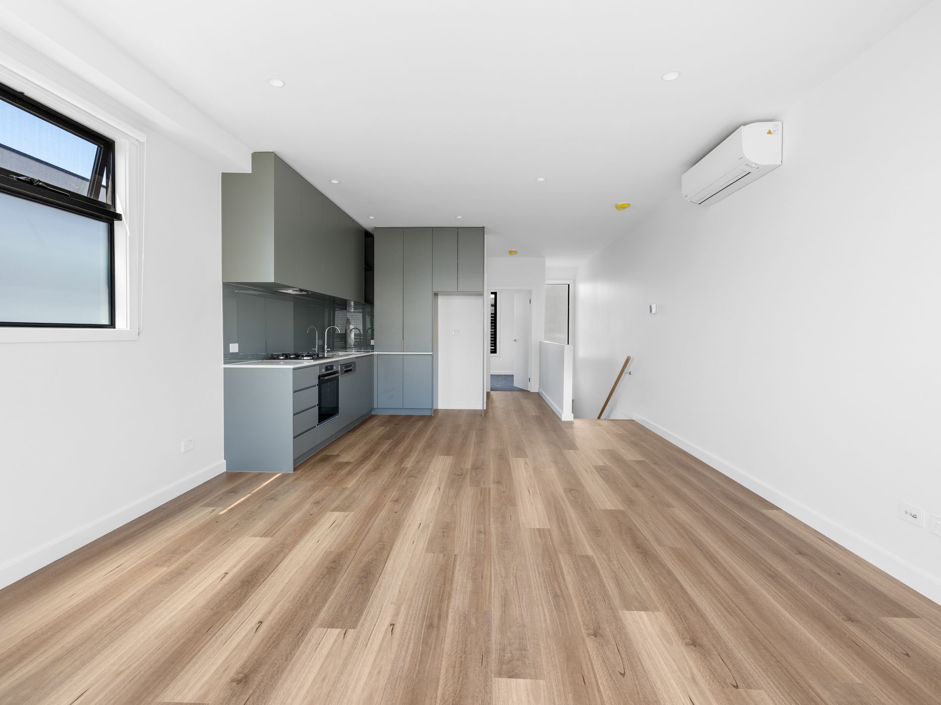 6 / 12 Irvine Crescent, Brunswick West