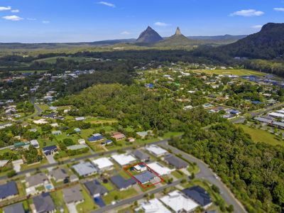 8 Pinnacles Drive, Glass House Mountains