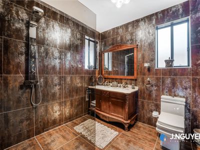 40 Oxford Street, Smithfield