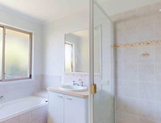 Noosaville 4 Bedroom Home image 6
