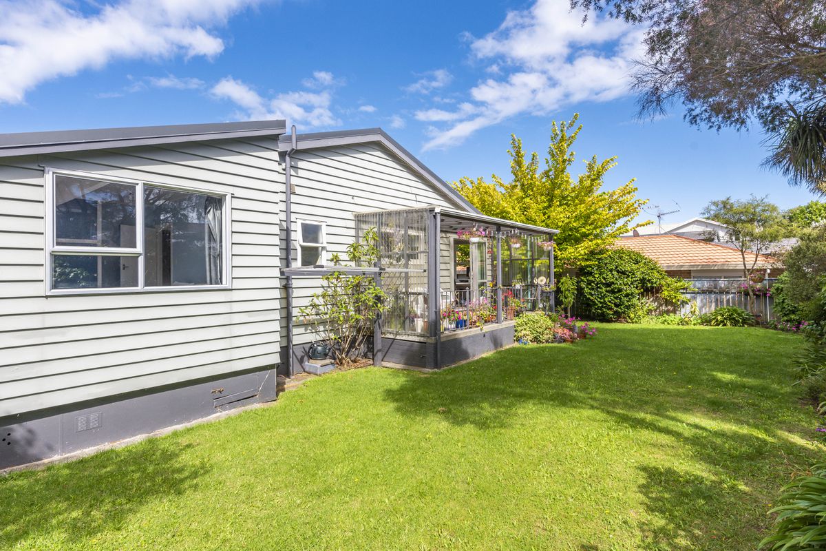 33 Ocean Road, Paraparaumu Beach