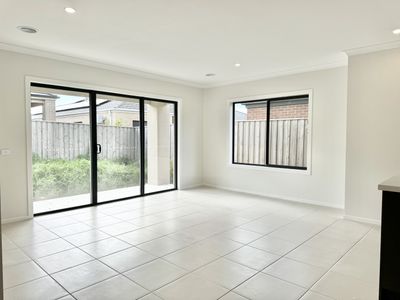 12 Gairdner Street, Manor Lakes