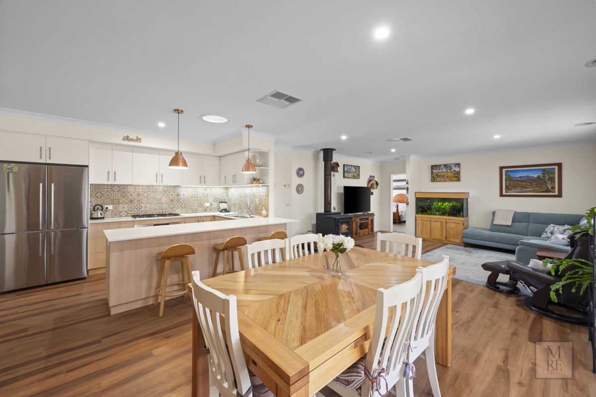 24 Lomandra Way, Mansfield